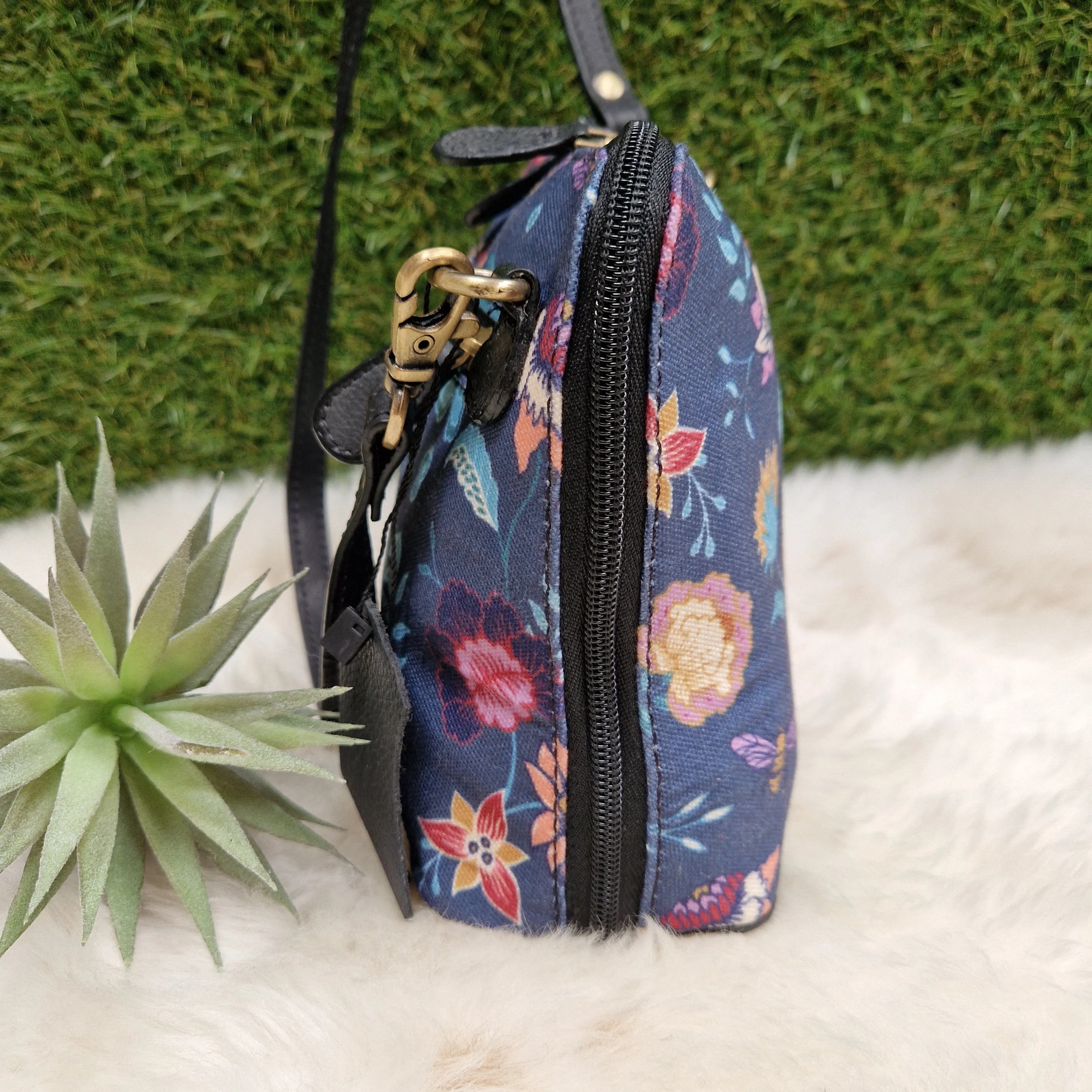 Flower Bloom and Bee Print Crossbody Handbag Leather Strap