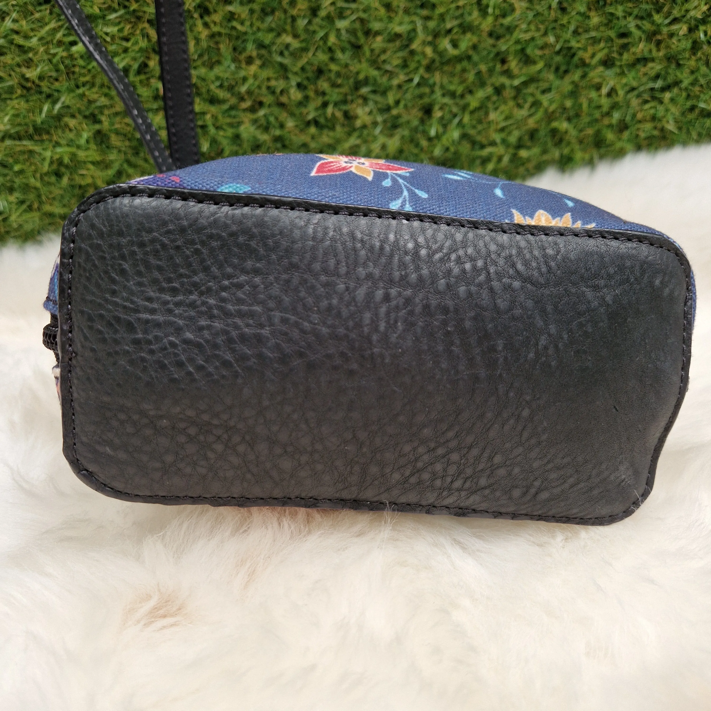 Flower Bloom and Bee Print Crossbody Handbag Leather Strap