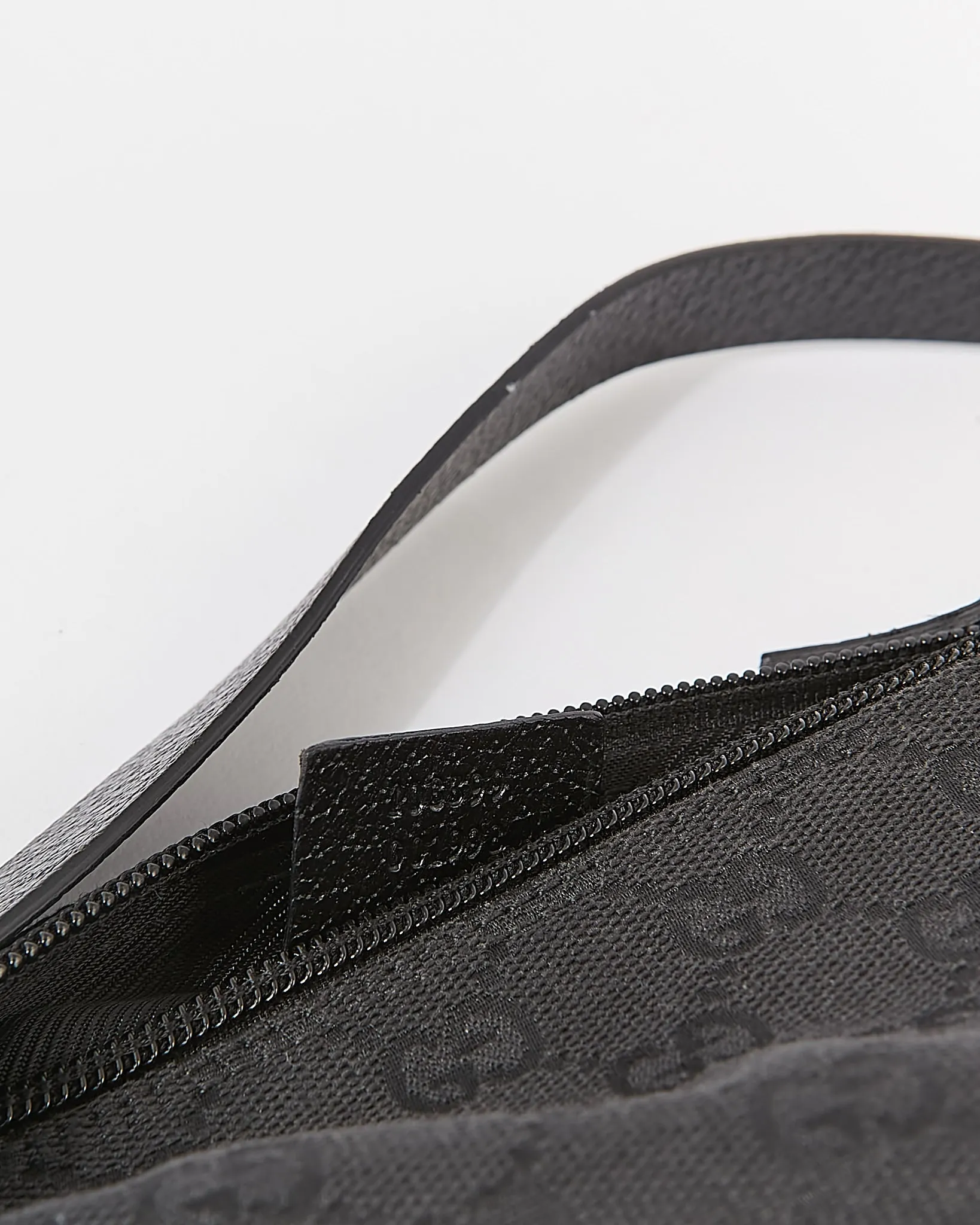 Gucci Black GG Supreme Canvas Shoulder Bag