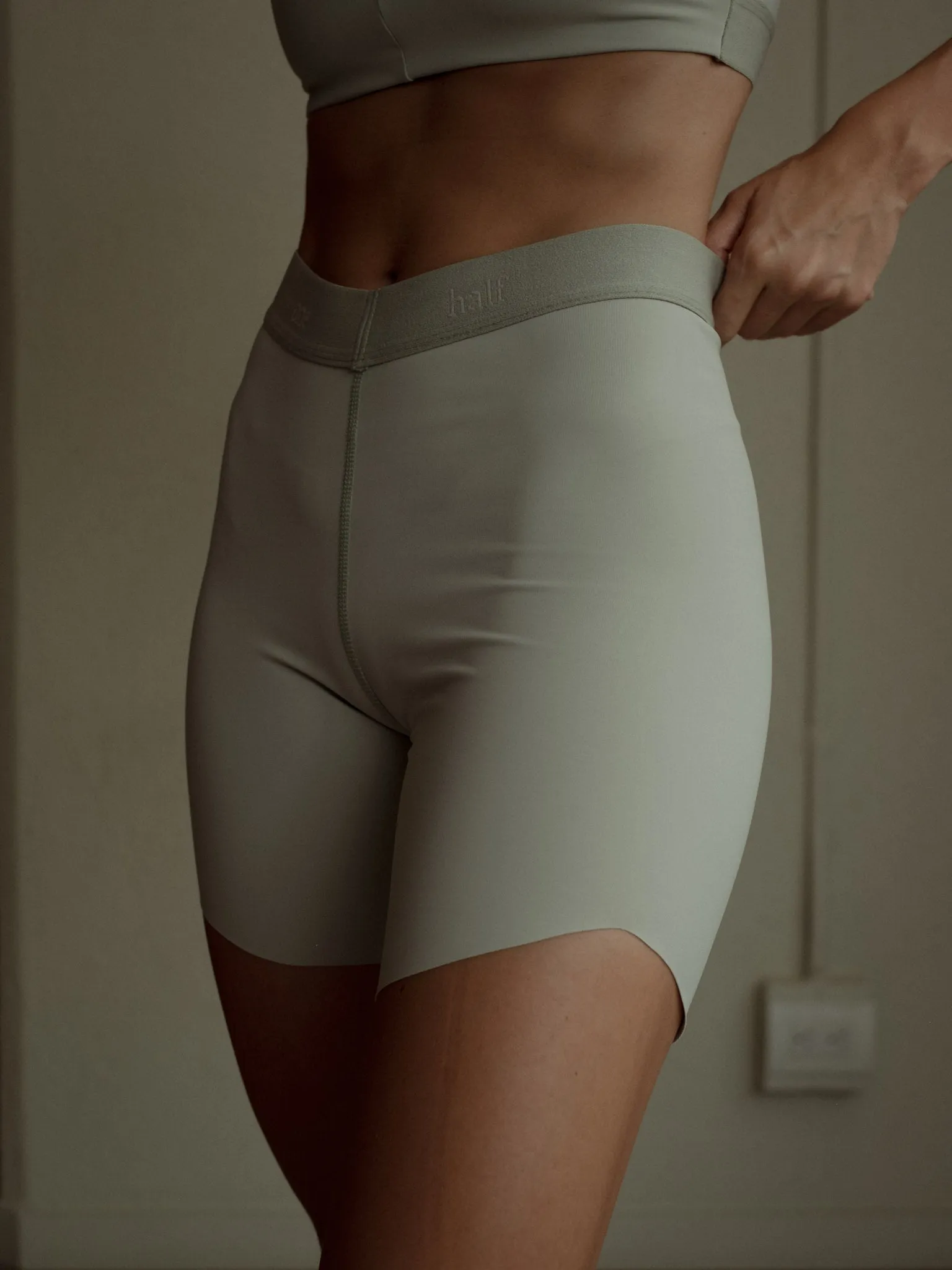 HIGH TECH ABS  SHORT - SMOKE GREEN