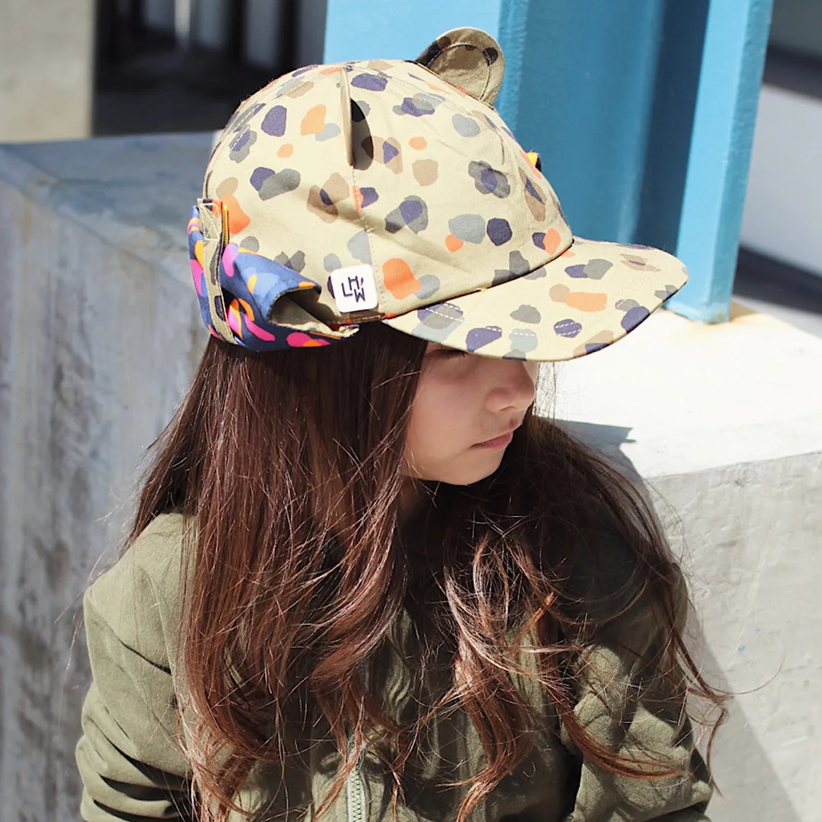 Kids Cub hat with neck flap: Leopard Neutral