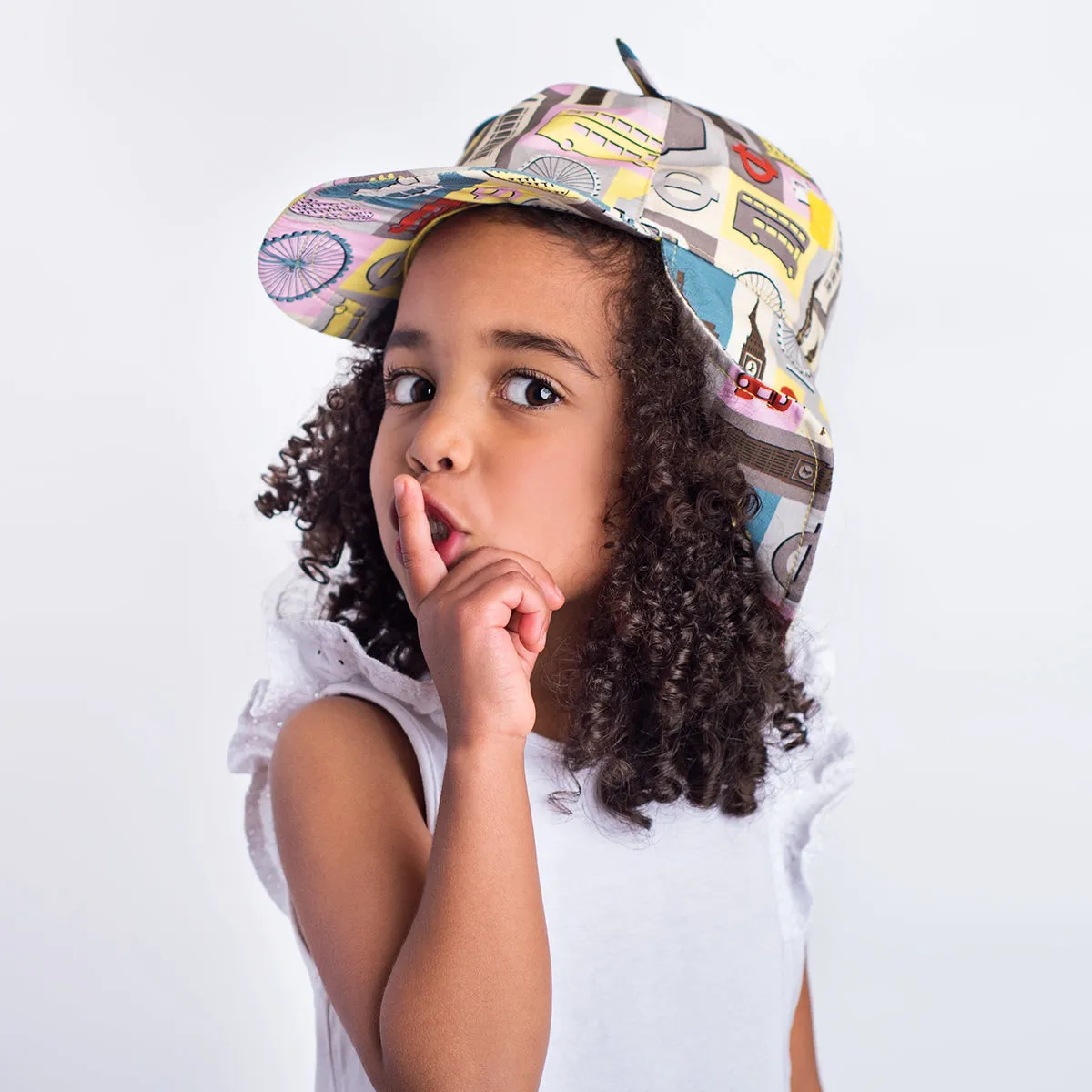 Kids Cub hat with neck flap: London Brights