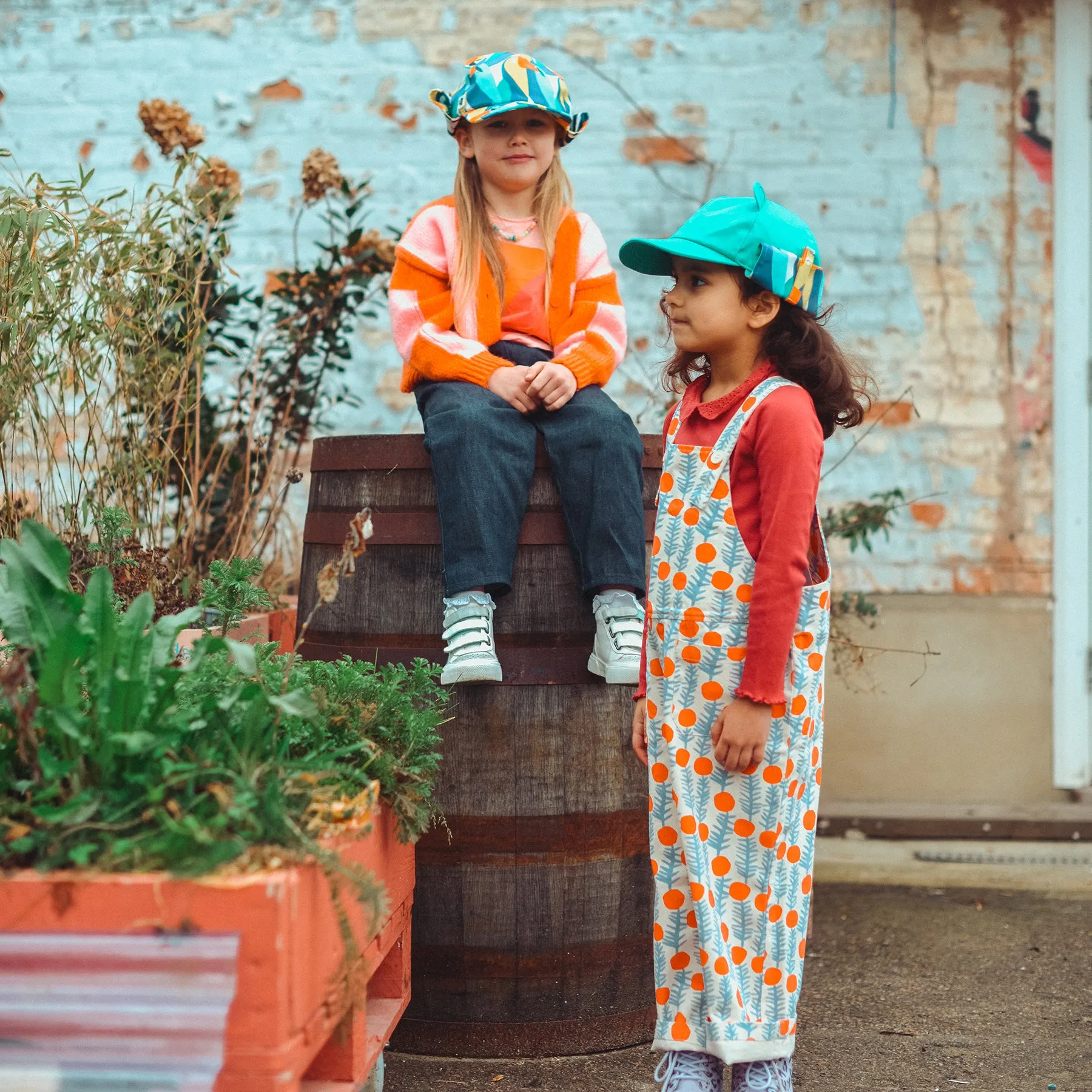 Kids Cub hat with neck flap: Toucan Play