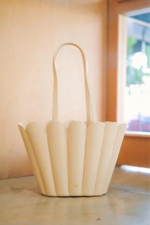SCALLOP BAG IN ECRU
