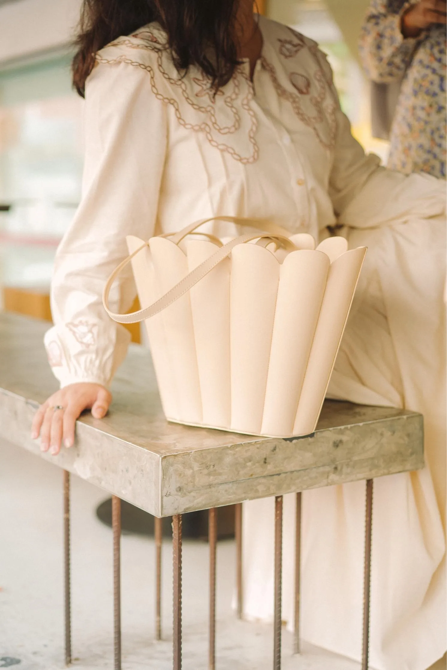 SCALLOP BAG IN ECRU