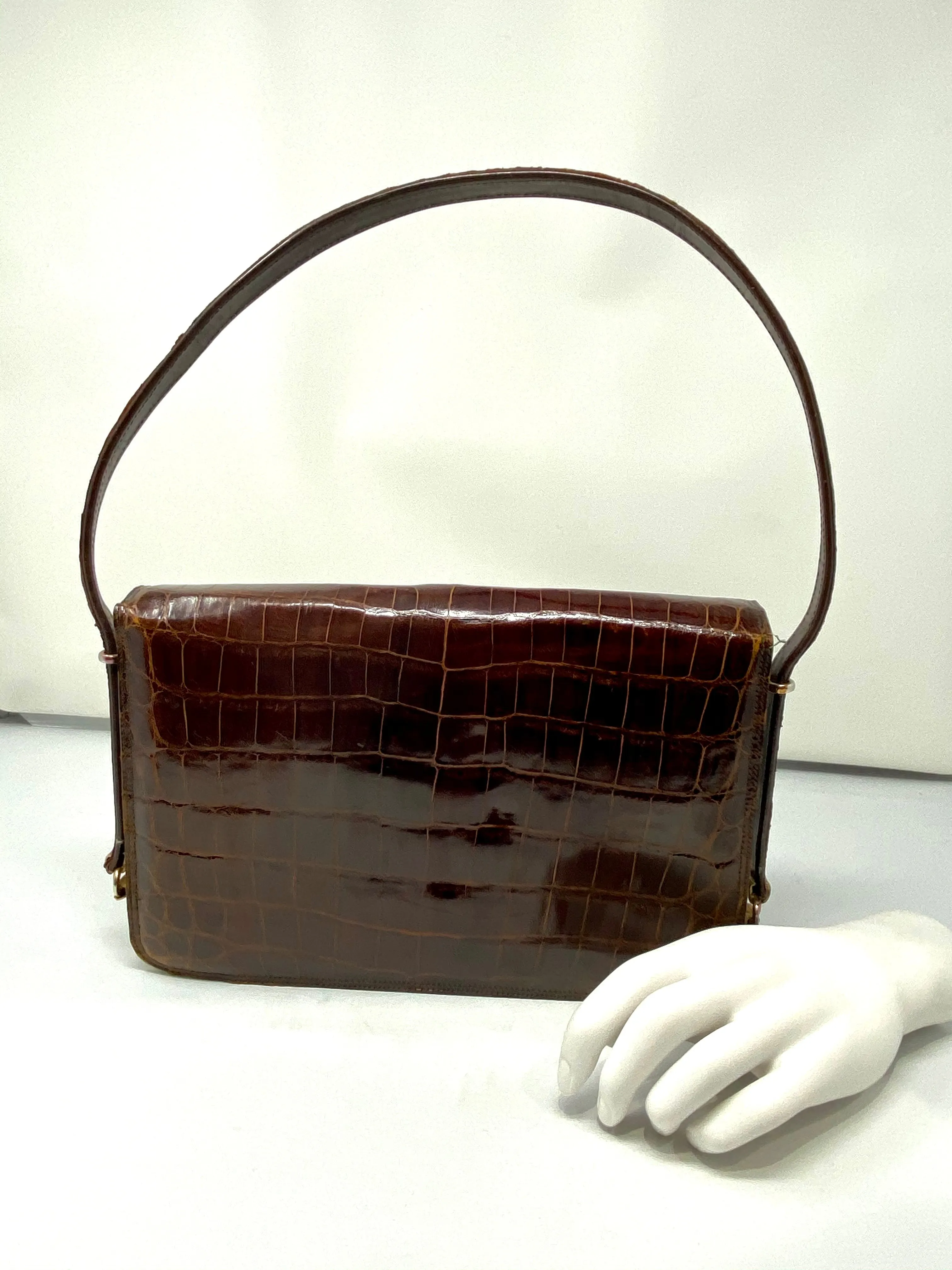 Vintage: Brown Leather Croc Embossed Shoulder Bag