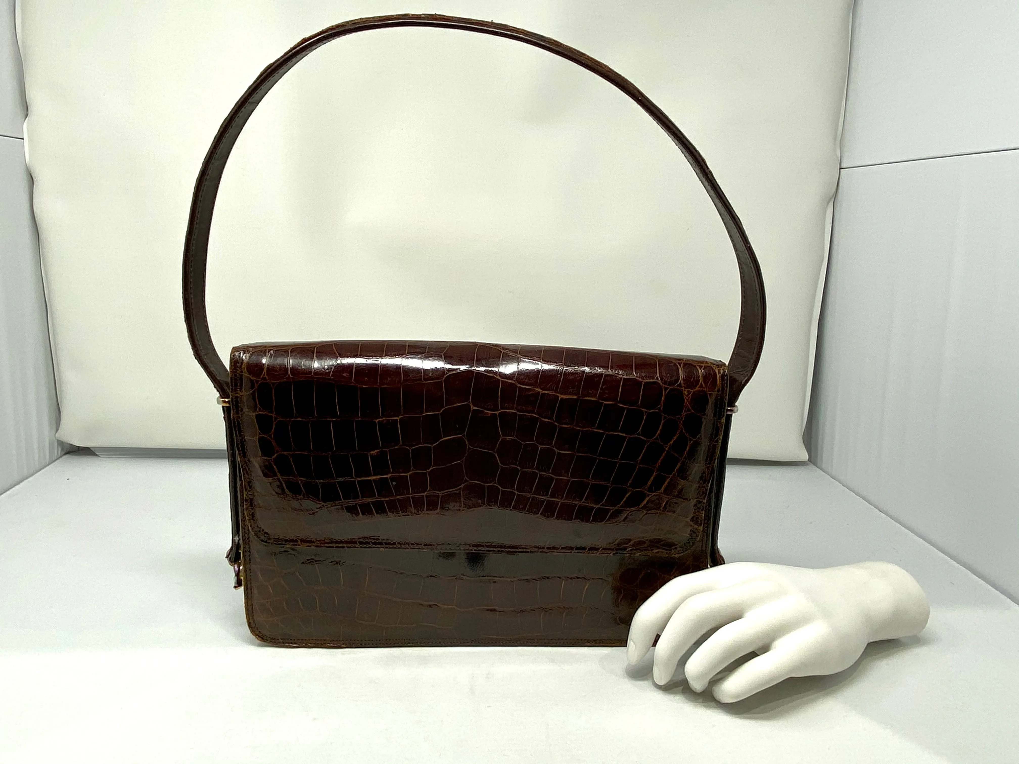 Vintage: Brown Leather Croc Embossed Shoulder Bag